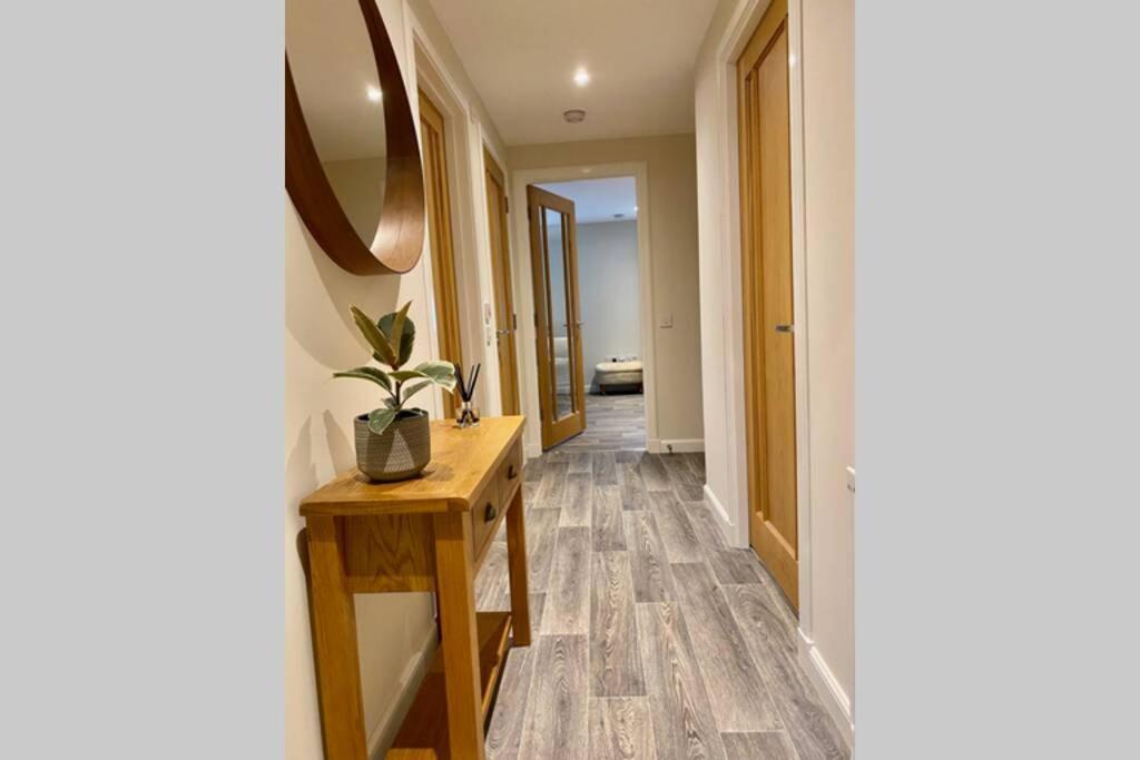 Beautiful 2 Bedroom, 2 Bathroom Flat With Parking. Pitlochry Luaran gambar