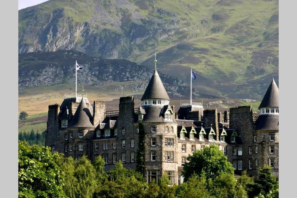 Beautiful 2 Bedroom, 2 Bathroom Flat With Parking. Pitlochry Luaran gambar
