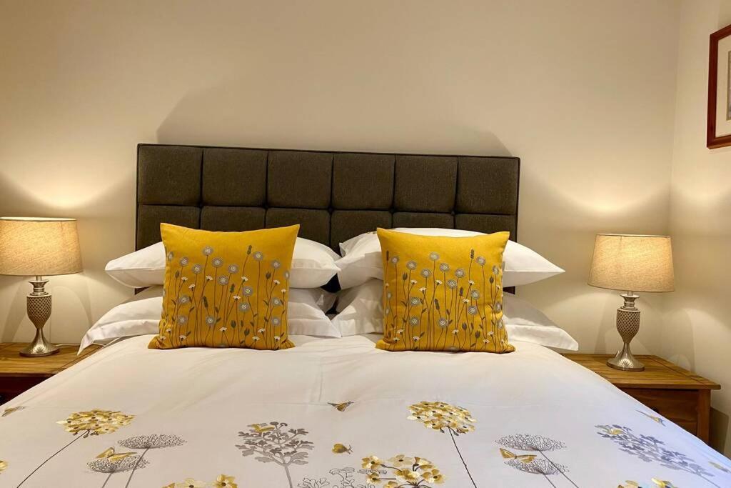 Beautiful 2 Bedroom, 2 Bathroom Flat With Parking. Pitlochry Luaran gambar