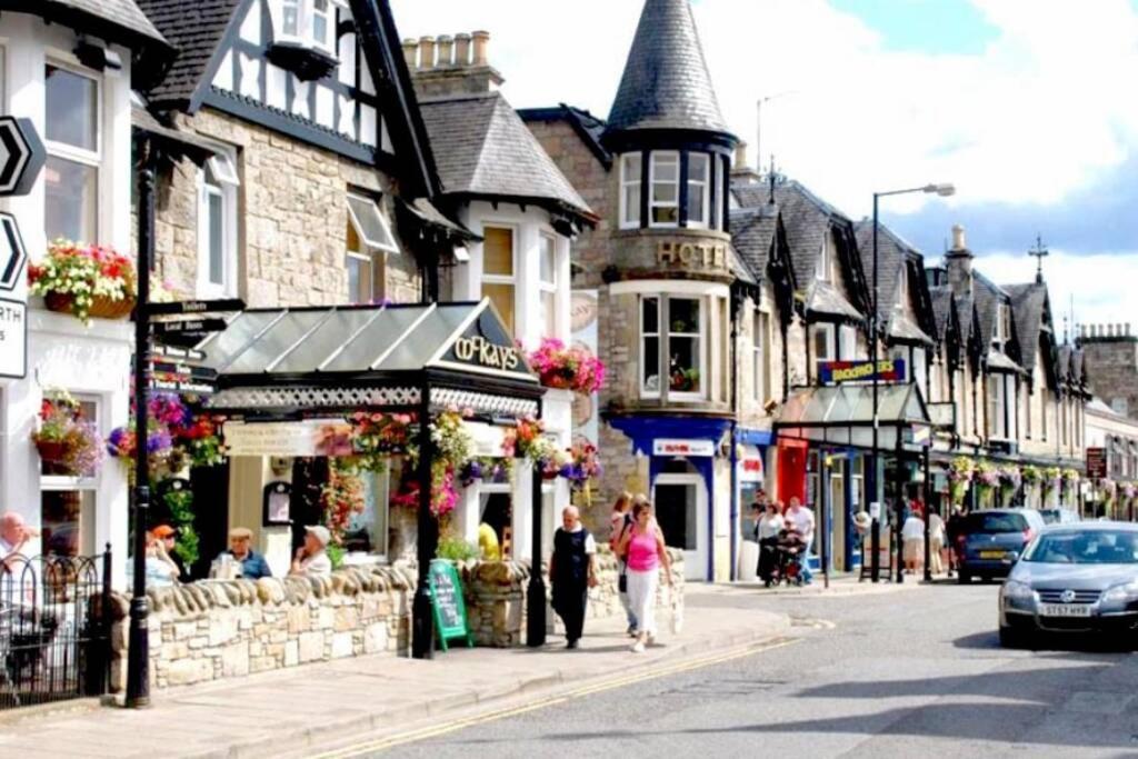 Beautiful 2 Bedroom, 2 Bathroom Flat With Parking. Pitlochry Luaran gambar