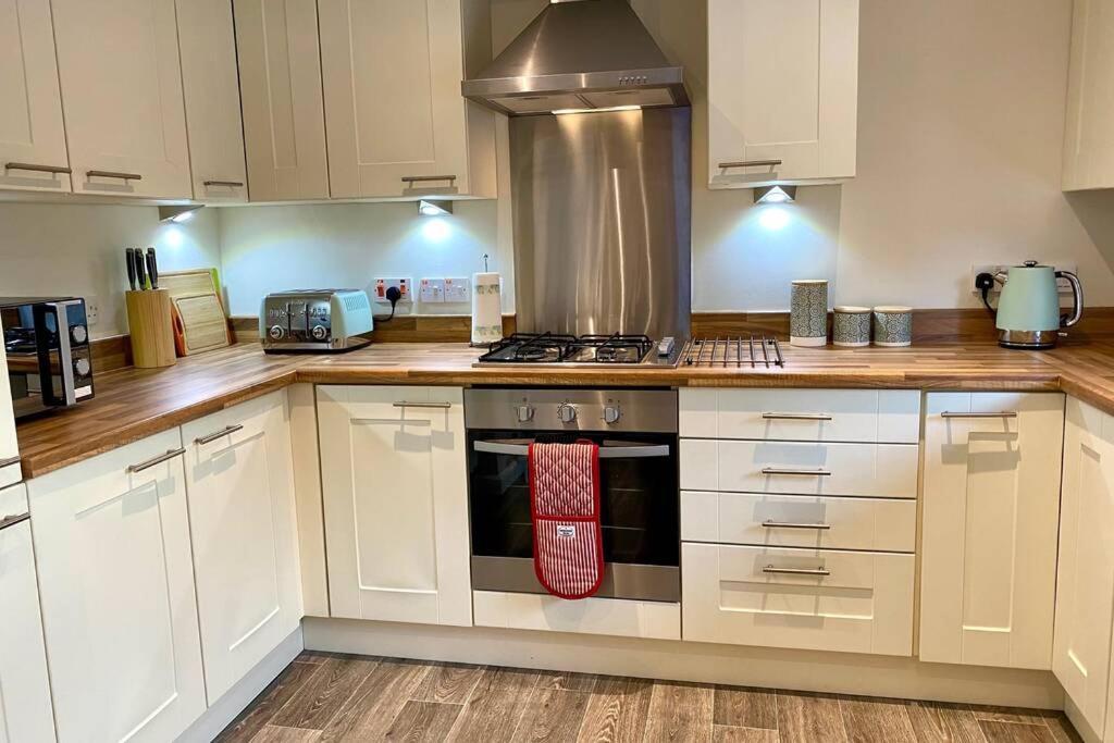 Beautiful 2 Bedroom, 2 Bathroom Flat With Parking. Pitlochry Luaran gambar