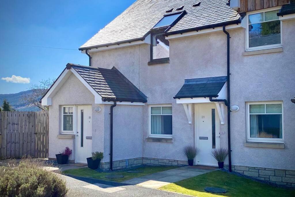 Beautiful 2 Bedroom, 2 Bathroom Flat With Parking. Pitlochry Luaran gambar