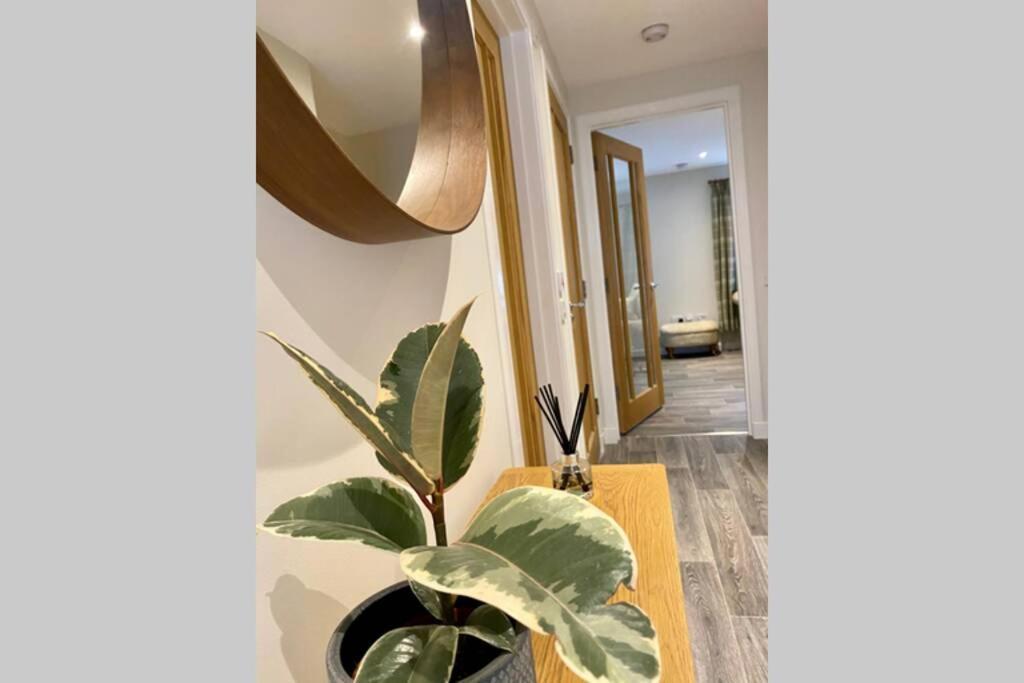 Beautiful 2 Bedroom, 2 Bathroom Flat With Parking. Pitlochry Luaran gambar