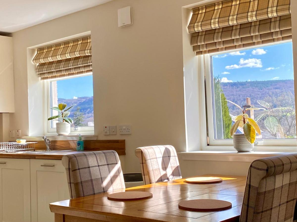 Beautiful 2 Bedroom, 2 Bathroom Flat With Parking. Pitlochry Luaran gambar
